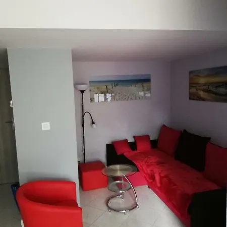 Apartament 302 Kiky Daire *
